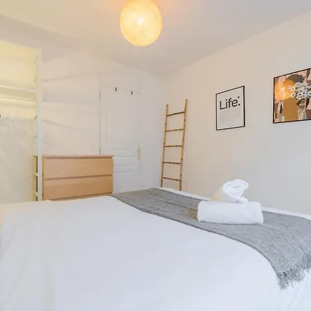 Fully-equipped App With Balcony Near Train Station Lille
