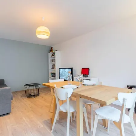 Apartment Fully-equipped App With Balcony Near Train Station