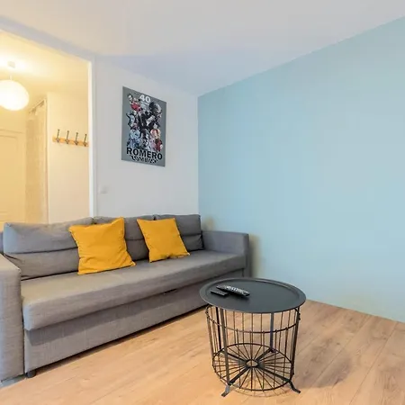 Apartment Fully-equipped App With Balcony Near Train Station