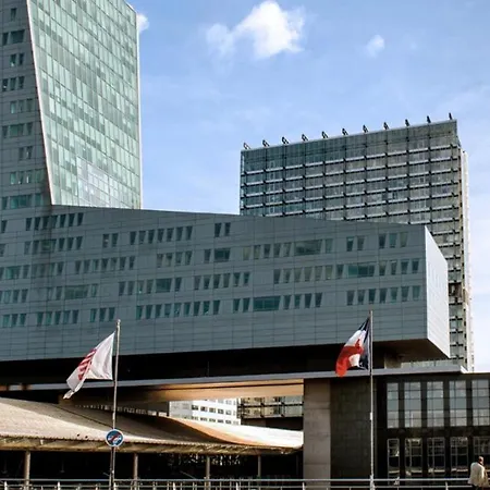 Fully-equipped App With Balcony Near Train Station