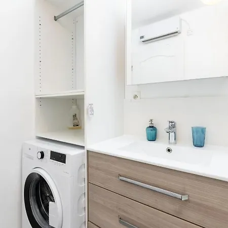 Apartment Fully-equipped App With Balcony Near Train Station